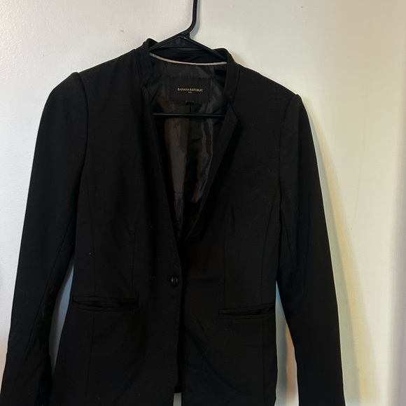 Banana Republic Jackets & Blazers - Banana Republic Classic Black Blazer Jacket